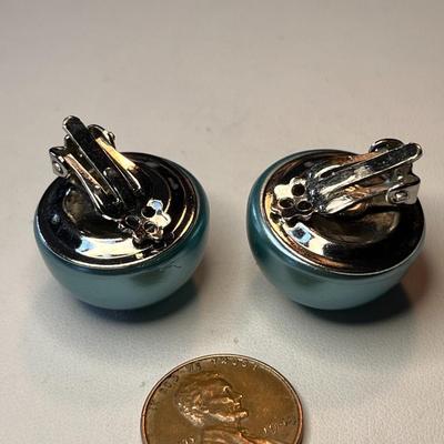 SUAVE AQUA SATIN BUTTON EARRINGS