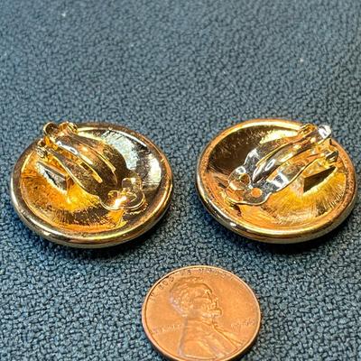 NICELY MADE TEAL BUTTON EARRINGS