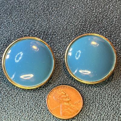 NICELY MADE TEAL BUTTON EARRINGS