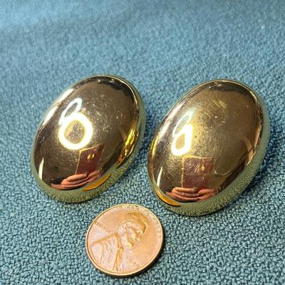 TABERNACLE SHAPED SHINY GOLD TONE EARRINGS
