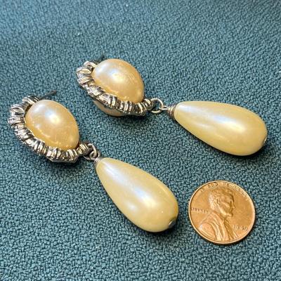 PIERCED PEARLY DROP EARRINGS