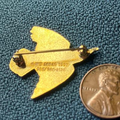 RED WINGED BLACK BIRD PIN 