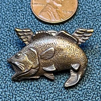 DETAILED WINGED FISH PIN â€œCANADAâ€