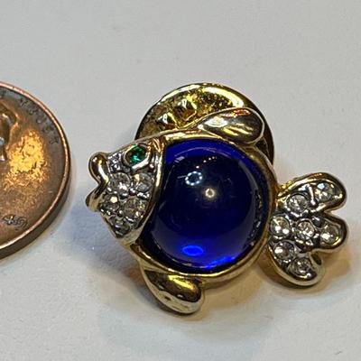 DAINTY RHINESTONE FISH PIN 