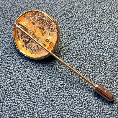 PEARLY CENTER GOLD TONE STICK PIN