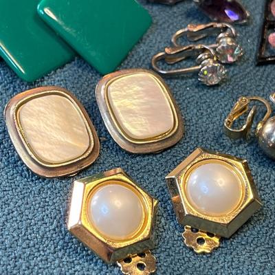 VINTAGE CLIP-ON AND SCREW BACK EARRINGS ASSORTMENT