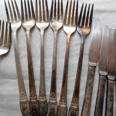 Collectable flatware 1937 Rogers Bro's "First love" Silverplate