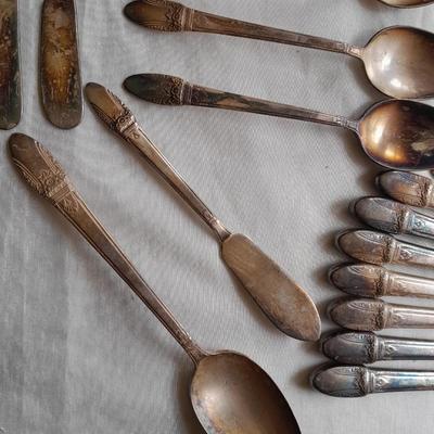 Collectable flatware 1937 Rogers Bro's "First love" Silverplate