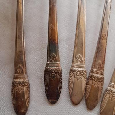 Collectable flatware 1937 Rogers Bro's "First love" Silverplate