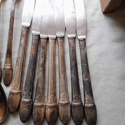 Collectable flatware 1937 Rogers Bro's "First love" Silverplate