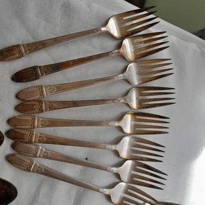 Collectable flatware 1937 Rogers Bro's "First love" Silverplate