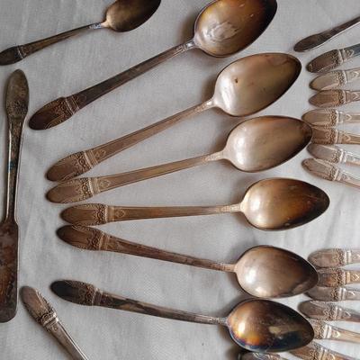 Collectable flatware 1937 Rogers Bro's "First love" Silverplate