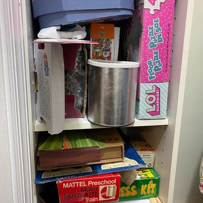 Closet Contents Lot