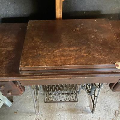 Singer Sewing Machine in Cabinet