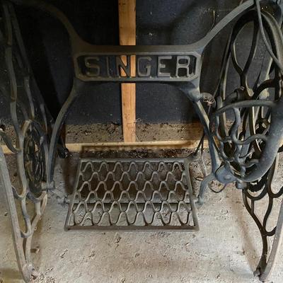 Singer Sewing Machine in Cabinet
