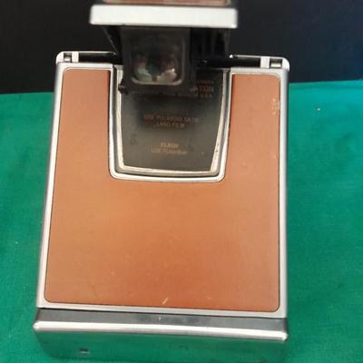 Vintage Polaroid sx-70 Land Camera with flash bulb and original instruction books