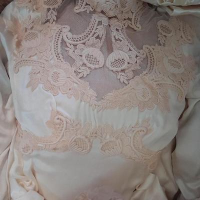 Vintage 70's wedding gown in storage case size 5