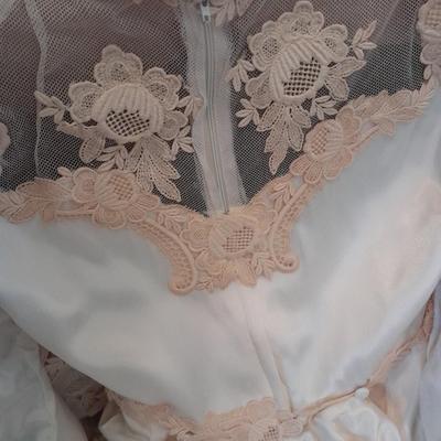 Vintage 70's wedding gown in storage case size 5