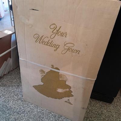 Vintage 70's wedding gown in storage case size 5