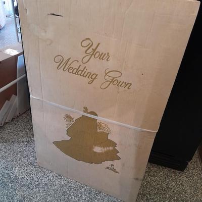 Vintage 70's wedding gown in storage case size 5