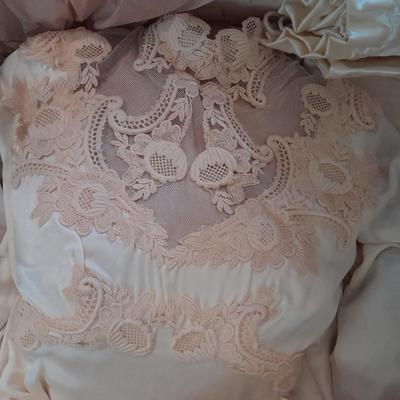 Vintage 70's wedding gown in storage case size 5