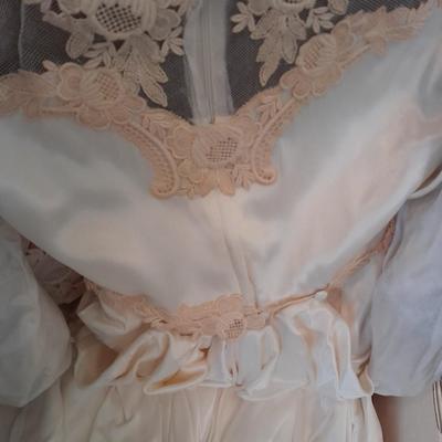 Vintage 70's wedding gown in storage case size 5