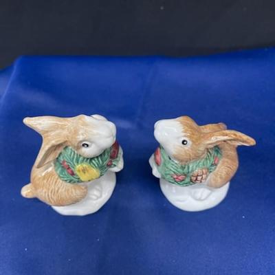 Fitz and Floyd Woodland Christmas Bunnies Salt/pepper