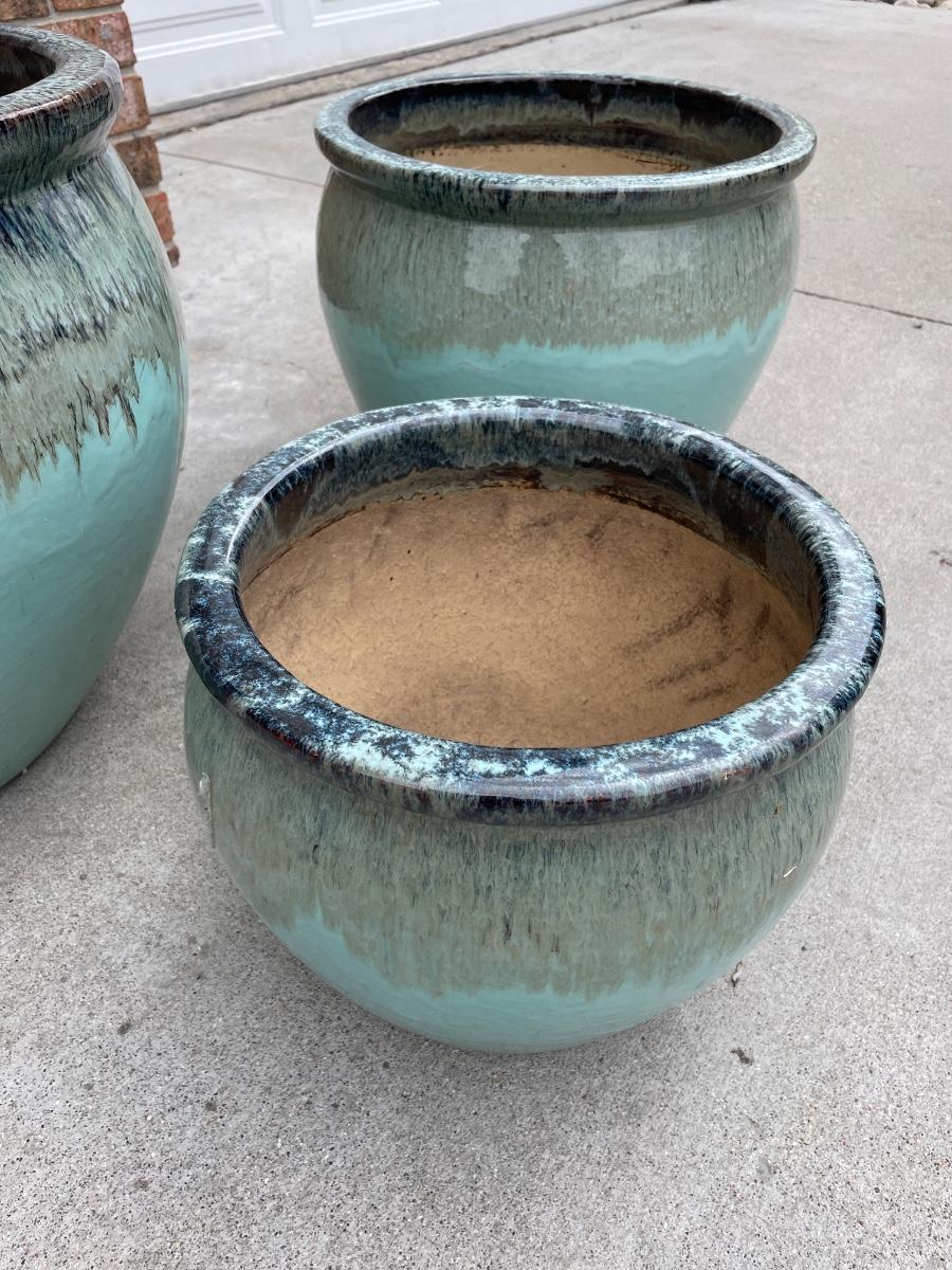 3-outdoor-ceramic-pots-estatesales