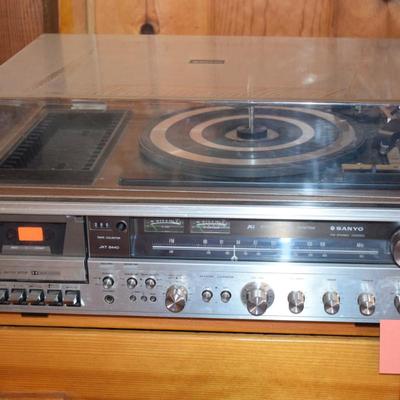 Sanyo Stereo with Turn table