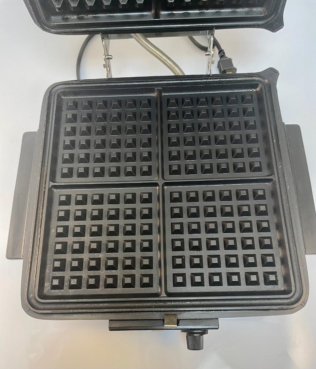 Vintage Black and Decker Grill Wafflebaker Waffle Iron