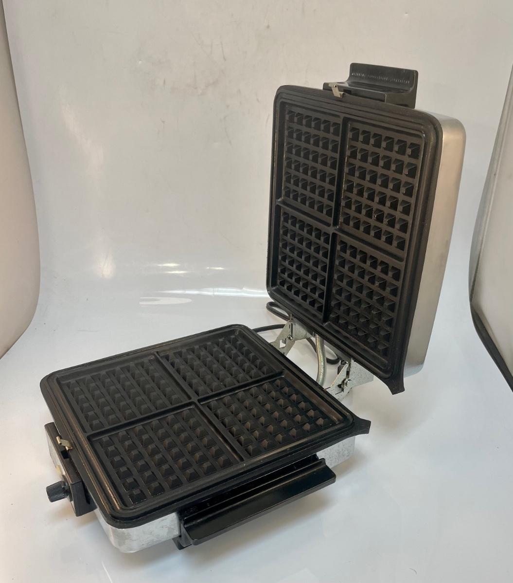 Vintage Black and Decker Grill Wafflebaker Waffle Iron