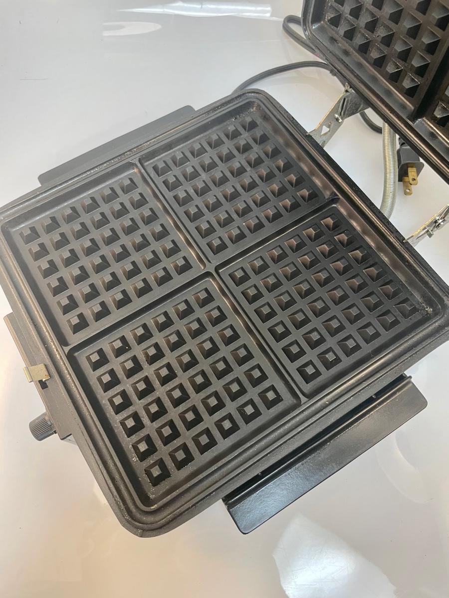 Vintage Black and Decker Grill Wafflebaker Waffle Iron