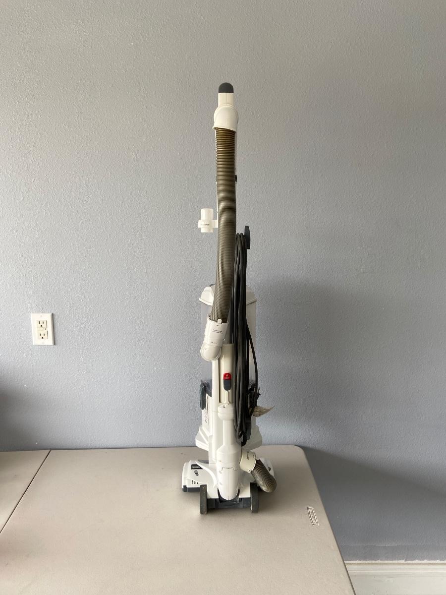 SHARK NAVIGATOR PROFESSIONAL UPRIGHT VACUUM CLEANER MODEL NV370 26