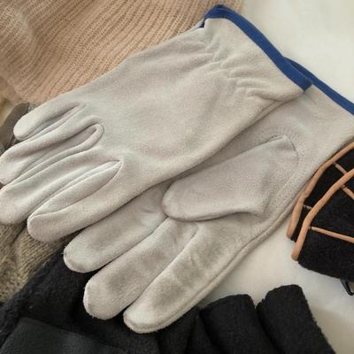 Hats, Scarf & Vintage Gloves -Lot 234