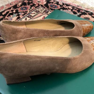 Ladies New & Used Shoes 8-8.5 (Paul Green Boston Bootie Size 8 New) -Lot 230