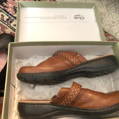 Ladies New & Used Shoes 8-8.5 (Paul Green Boston Bootie Size 8 New) -Lot 230