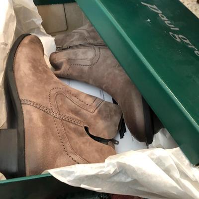 Ladies New & Used Shoes 8-8.5 (Paul Green Boston Bootie Size 8 New) -Lot 230