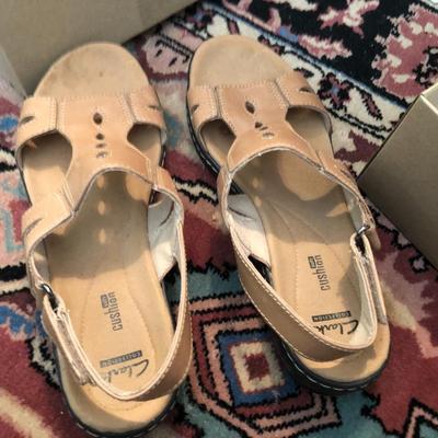 Ladies New & Used Shoes 8-8.5 (Paul Green Boston Bootie Size 8 New) -Lot 230