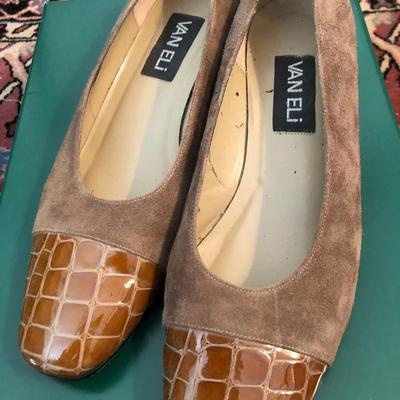 Ladies New & Used Shoes 8-8.5 (Paul Green Boston Bootie Size 8 New) -Lot 230