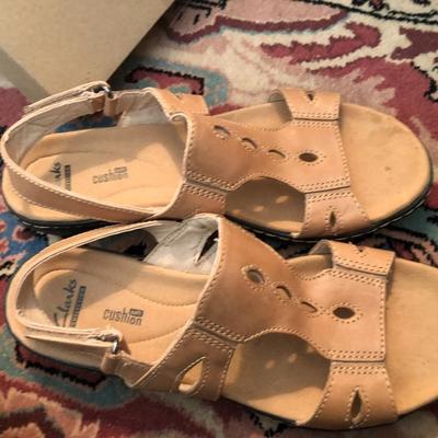 Ladies New & Used Shoes 8-8.5 (Paul Green Boston Bootie Size 8 New) -Lot 230