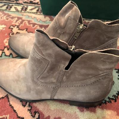 Ladies New & Used Shoes 8-8.5 (Paul Green Boston Bootie Size 8 New) -Lot 230