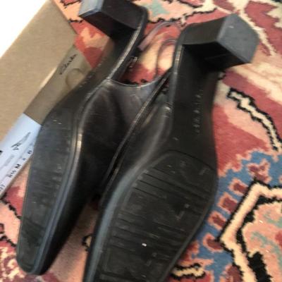 Ladies New & Used Shoes 8-8.5 (Paul Green Boston Bootie Size 8 New) -Lot 230