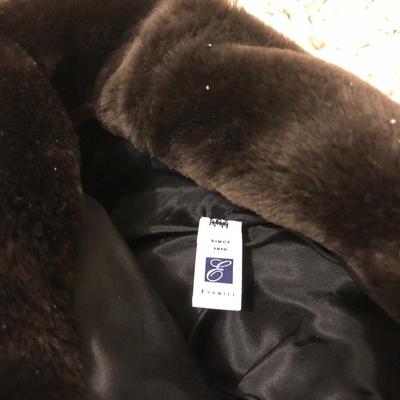 One Vincent Umbrella & Four Hats -Lot 206