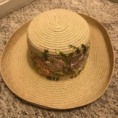 One Vincent Umbrella & Four Hats -Lot 206