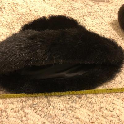 One Vincent Umbrella & Four Hats -Lot 206