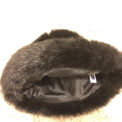 One Vincent Umbrella & Four Hats -Lot 206