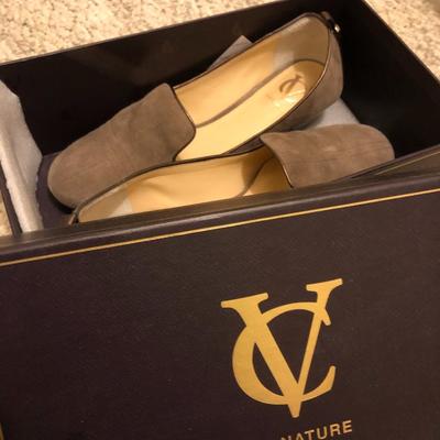 Ladies Mixed Dress Shoes, Loafers, Sandals (Some New) -Lot 202