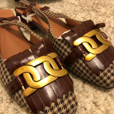 Ladies Mixed Dress Shoes, Loafers, Sandals (Some New) -Lot 202