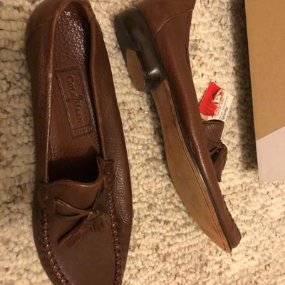 Ladies Mixed Dress Shoes, Loafers, Sandals (Some New) -Lot 202