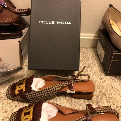 Ladies Mixed Dress Shoes, Loafers, Sandals (Some New) -Lot 202